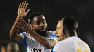 lom-prend-un-but-de-la-main-historique