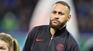 le-supporter-gifle-par-neymar-contre-attaque