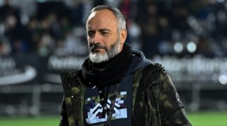 di-meco-scandalise-par-des-bisous