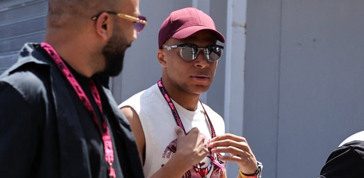 Kylian Mbappé pris à partie à Paris