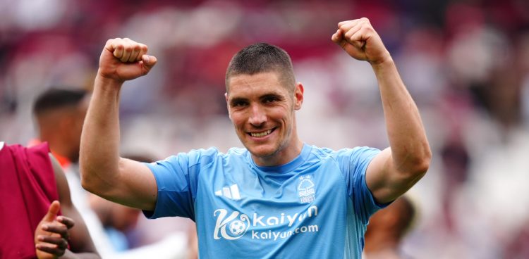 Nottingham se replace, Leicester gagne et fête Vardy
